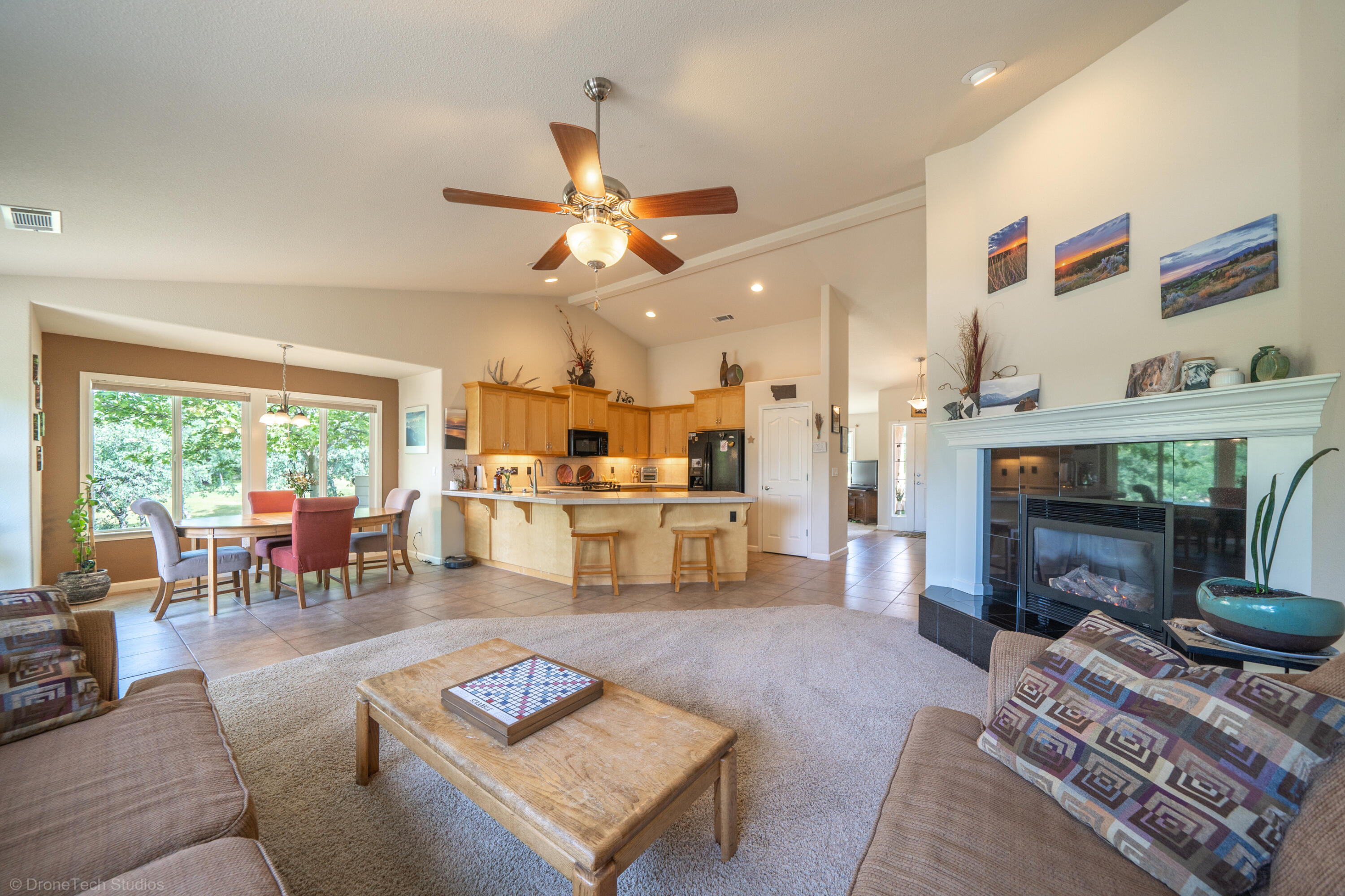 16671 Power Line Road Redding, CA 96001 - Photo 3 of 105 Great Room
