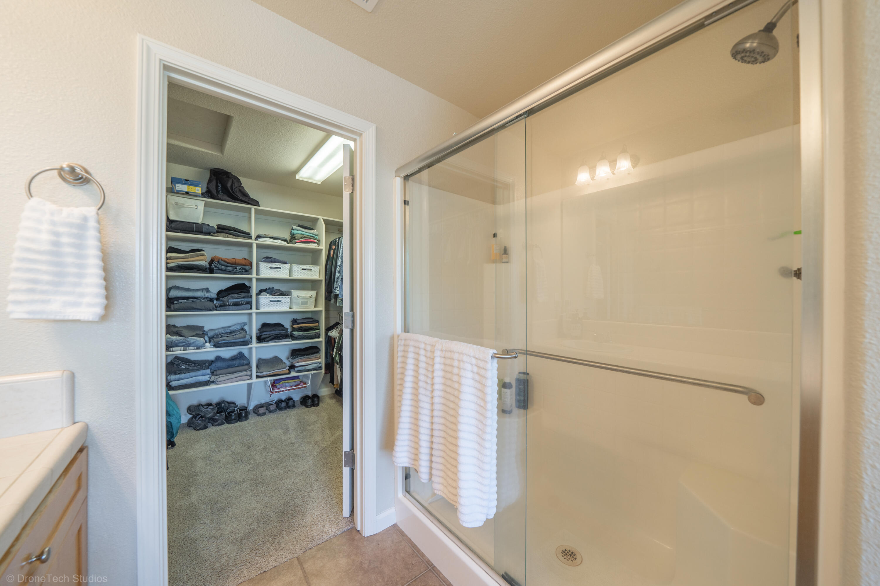 16671 Power Line Road Redding, CA 96001 - Photo 32 of 105 Stall shower