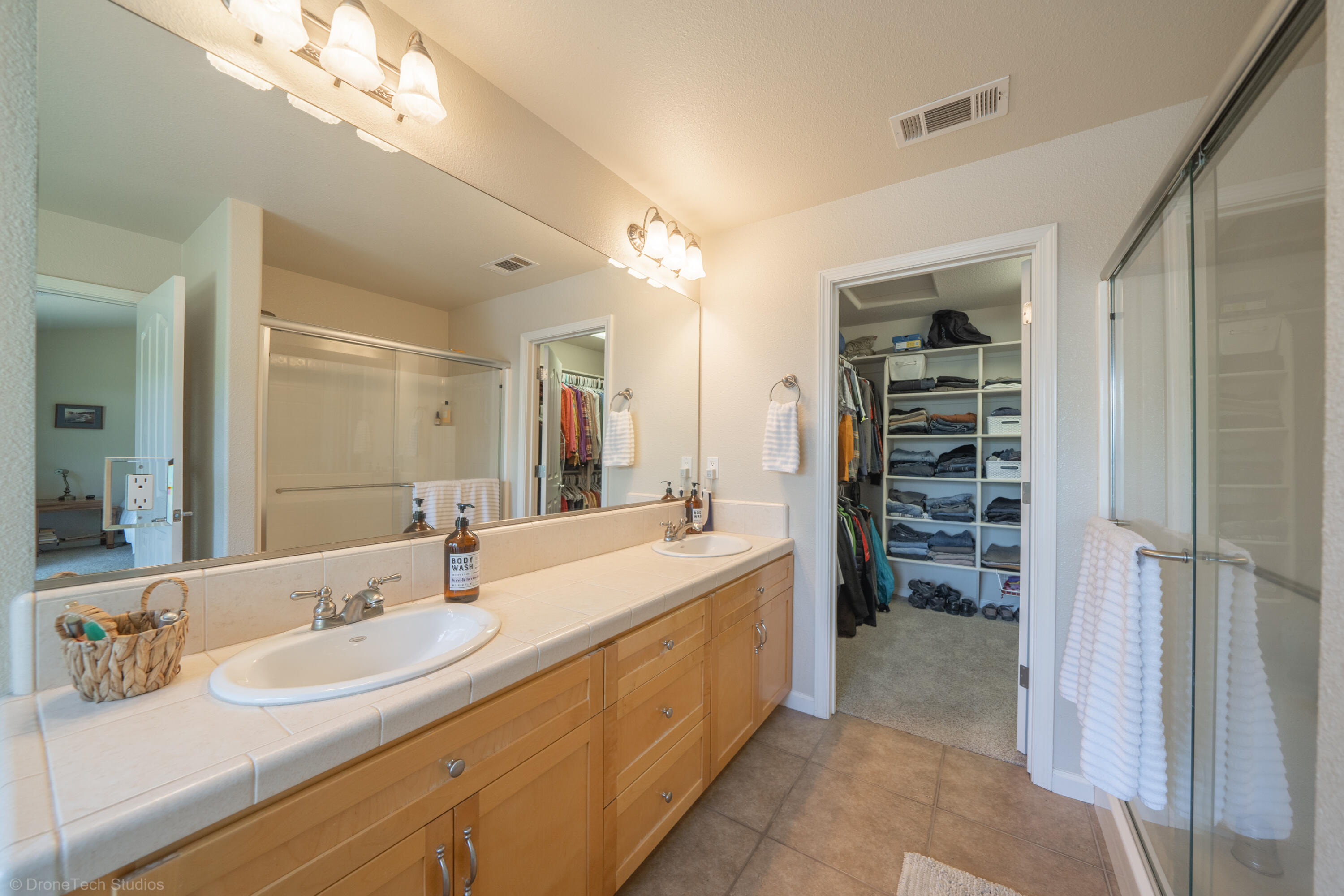 16671 Power Line Road Redding, CA 96001 - Photo 33 of 105 Double sinks in master bath