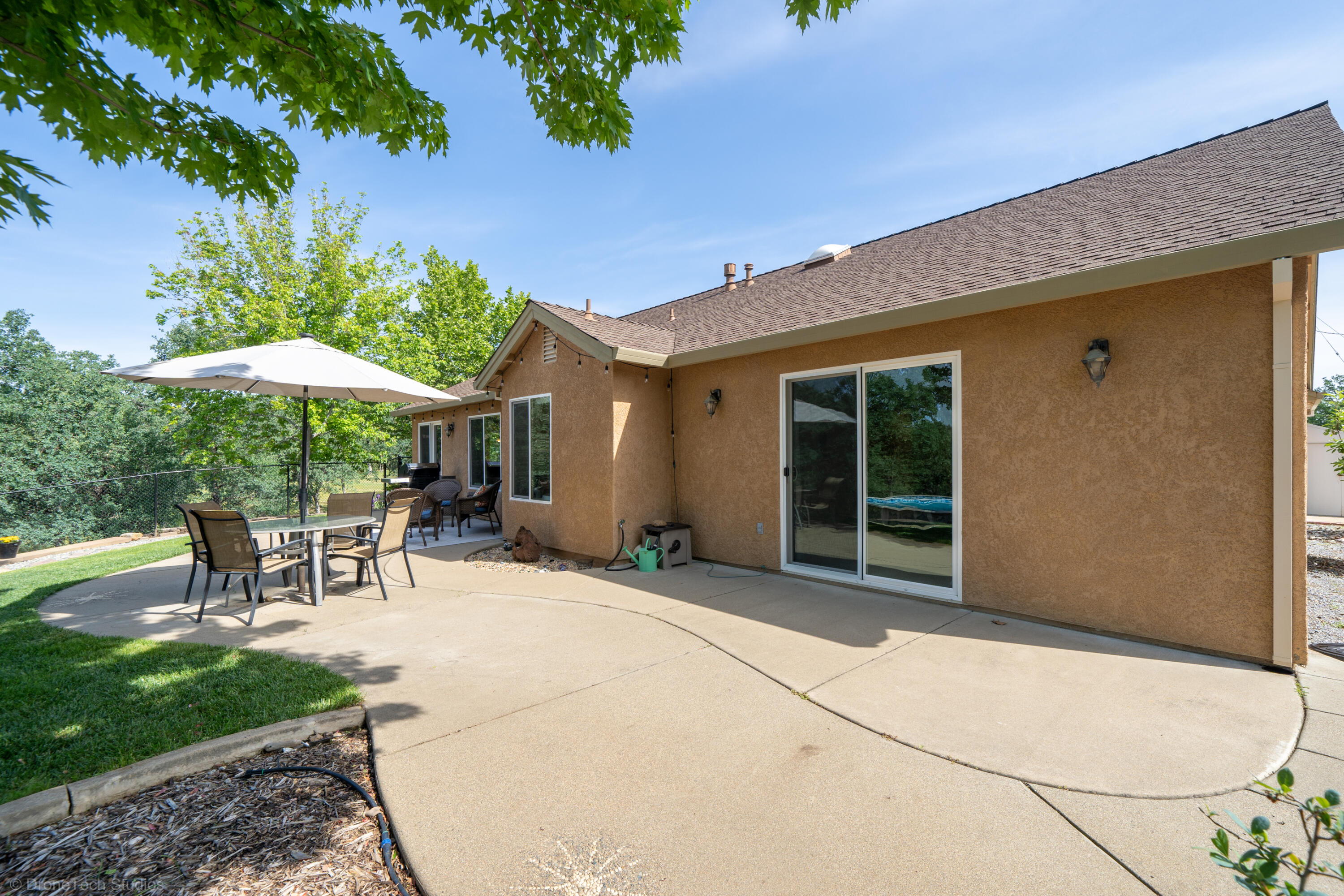 16671 Power Line Road Redding, CA 96001 - Photo 38 of 105 Master bedroom slider