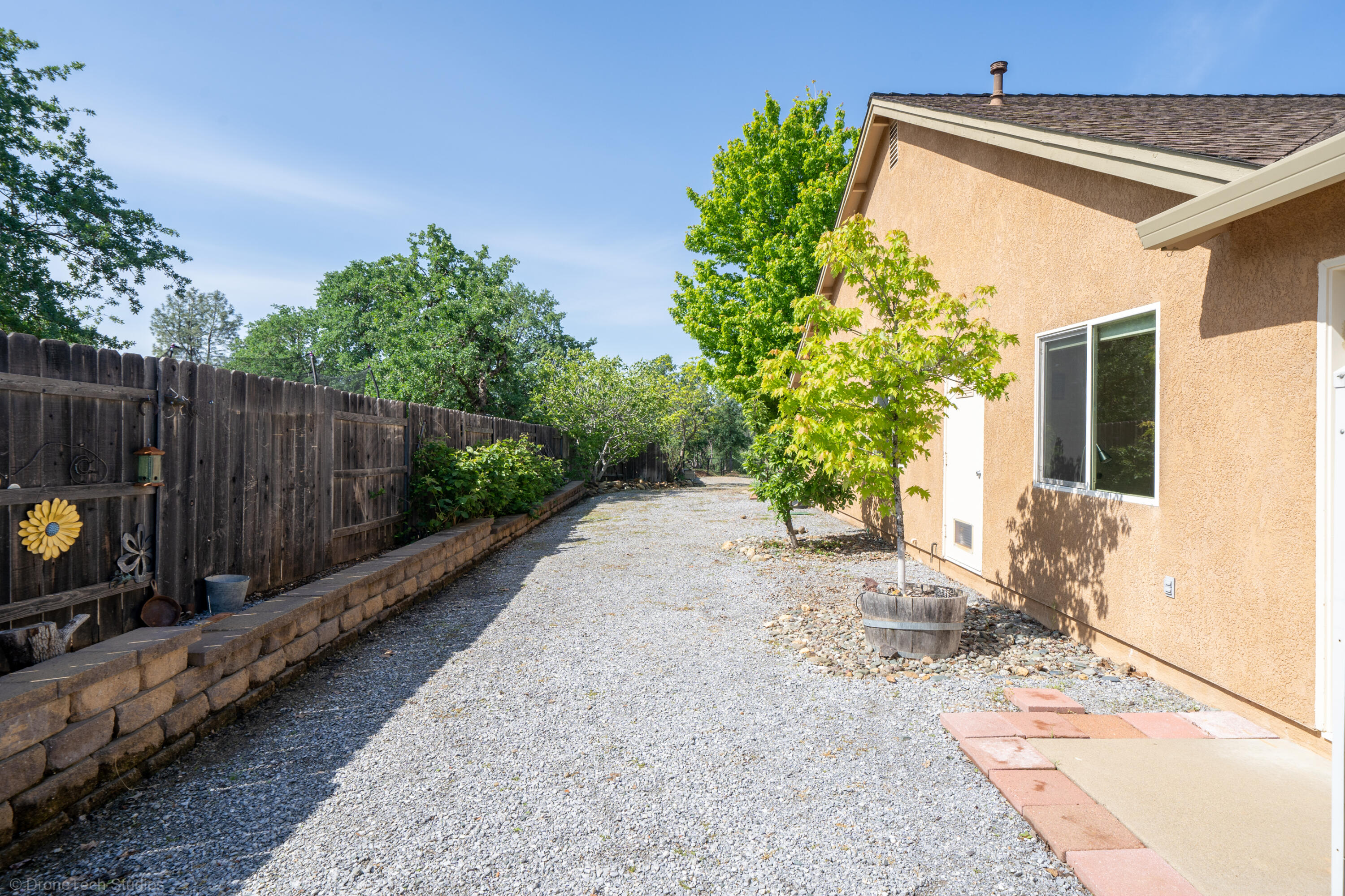 16671 Power Line Road Redding, CA 96001 - Photo 63 of 105 Easy access to back yard
