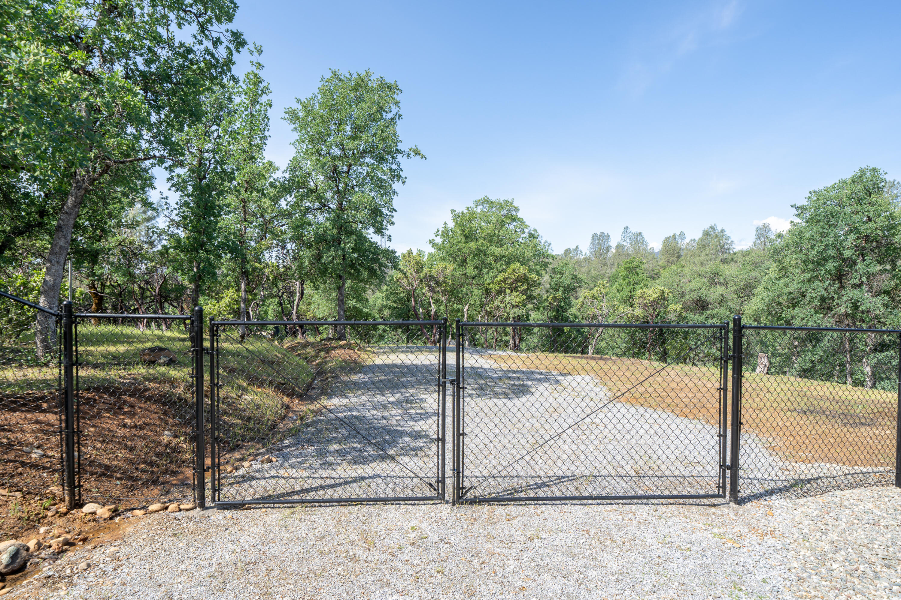 16671 Power Line Road Redding, CA 96001 - Photo 64 of 105 Gate to "back 40"