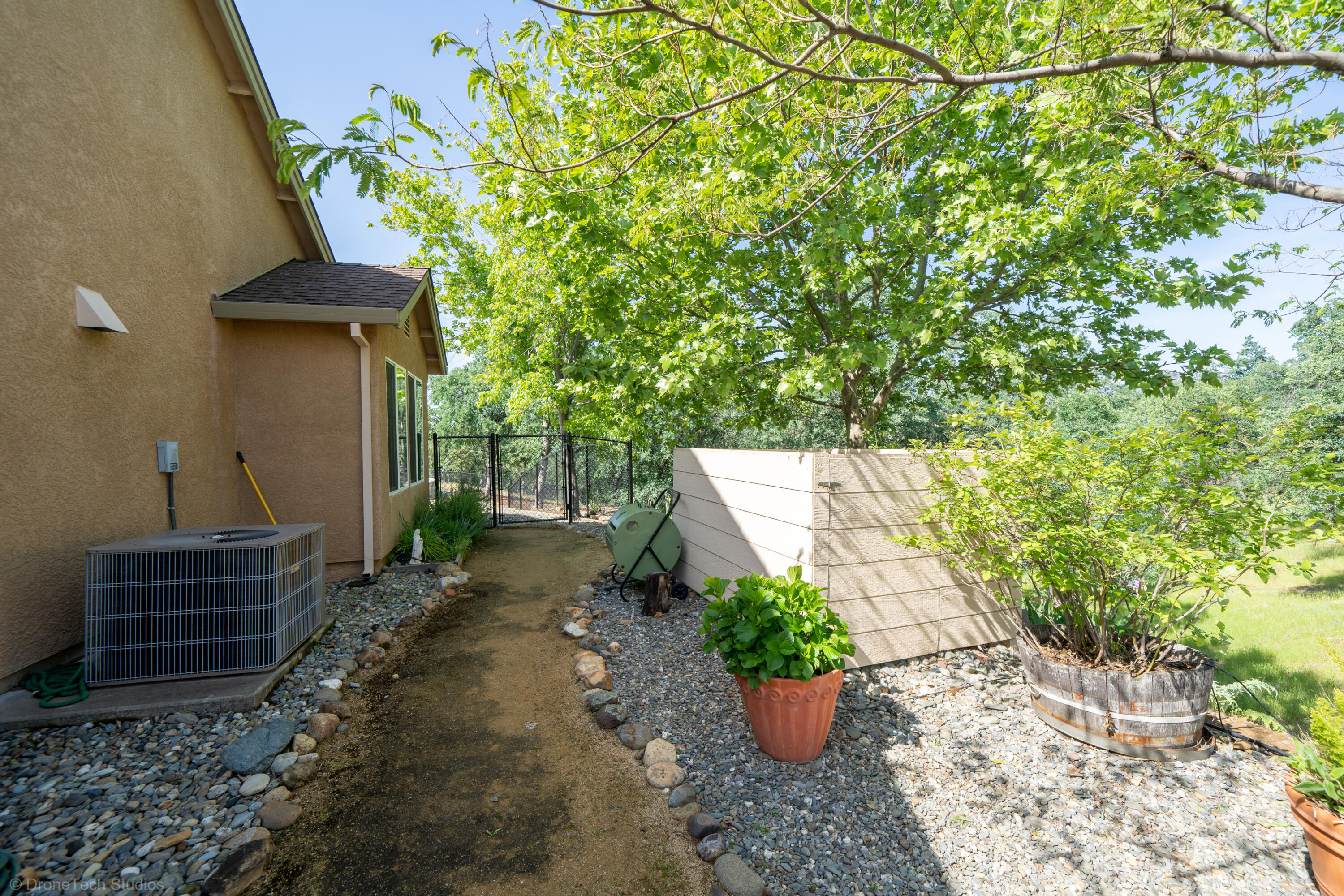 16671 Power Line Road Redding, CA 96001 - Photo 66 of 105 Side yard with gate