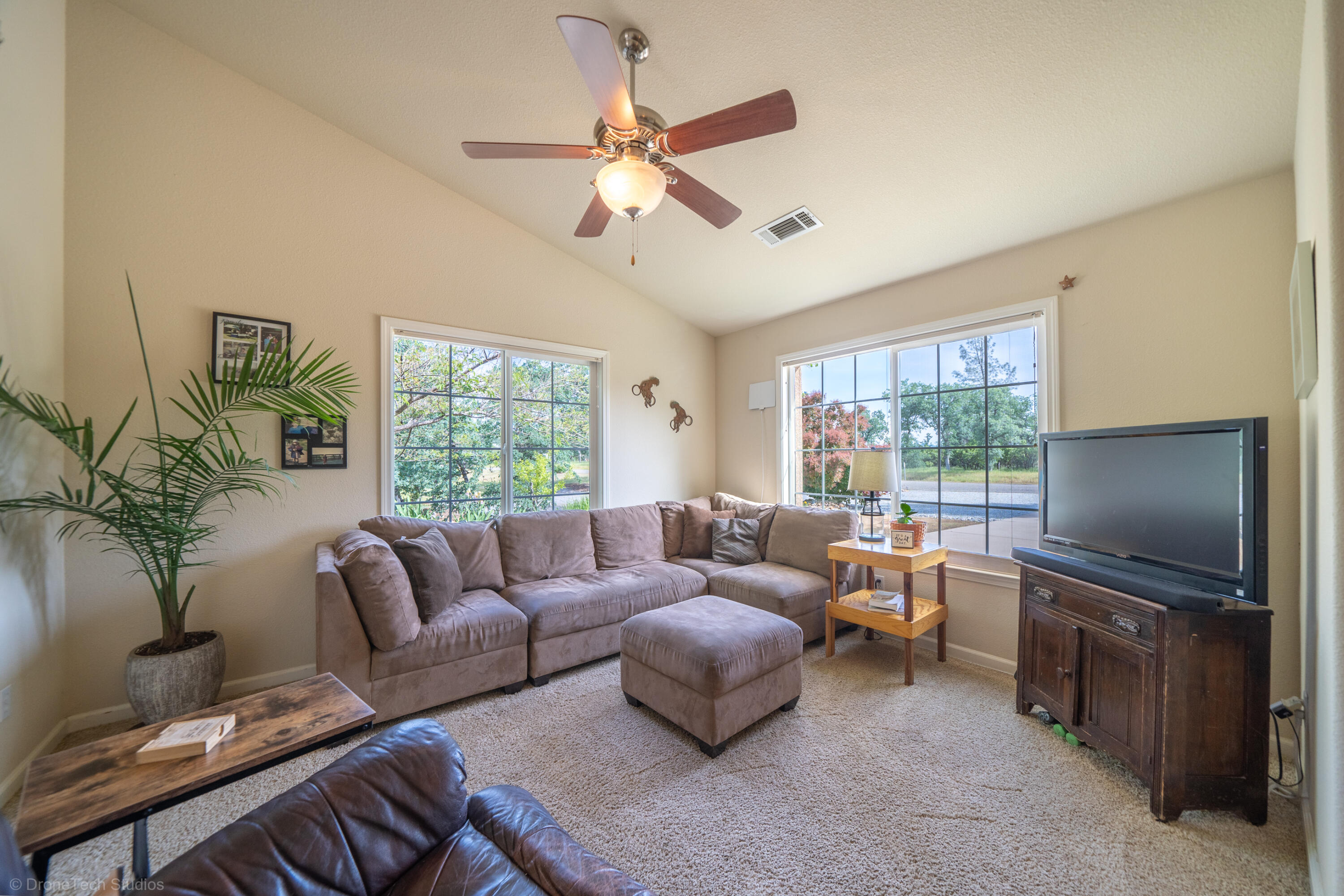 16671 Power Line Road Redding, CA 96001 - Photo 8 of 105 Separate family room