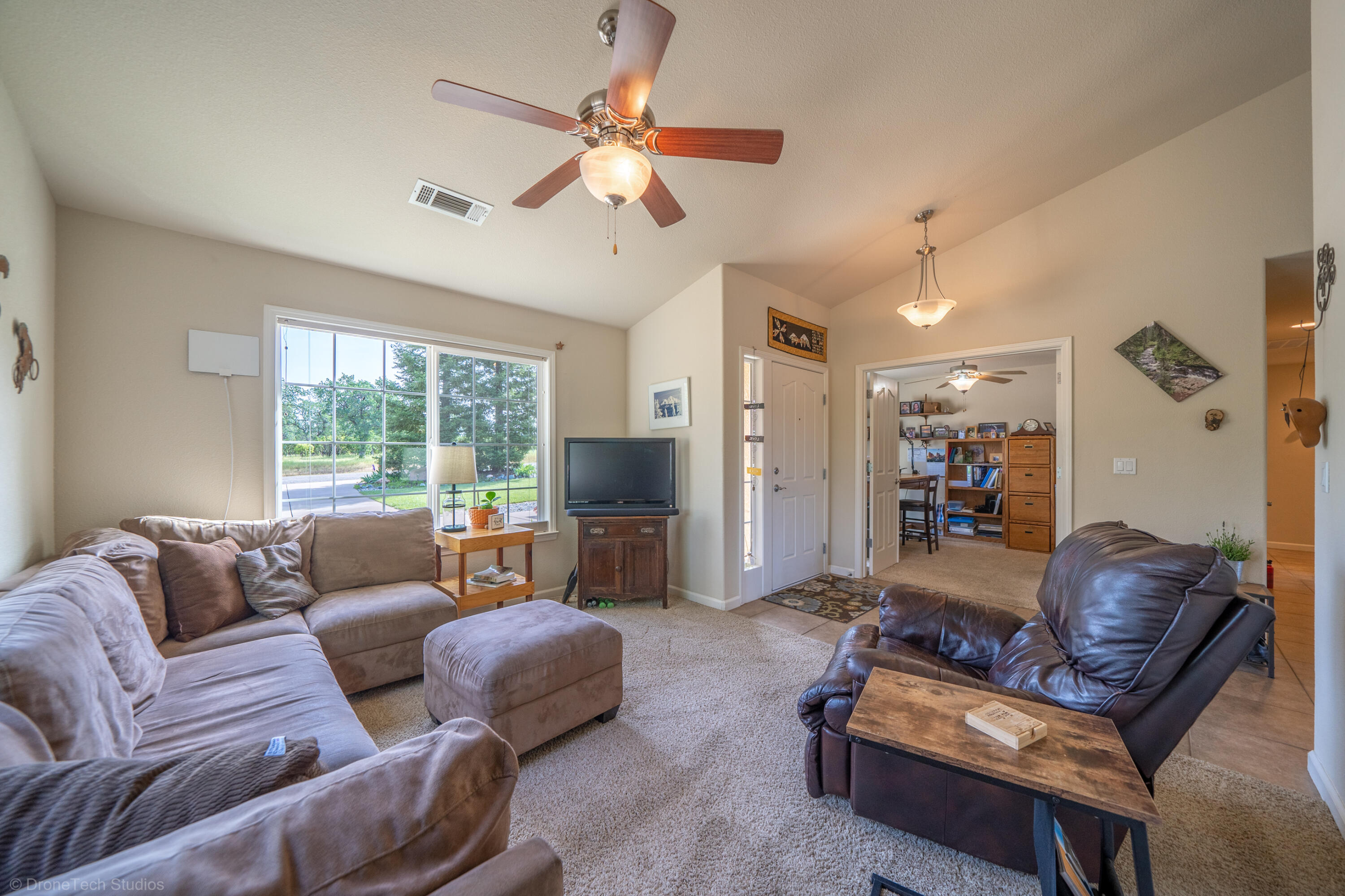 16671 Power Line Road Redding, CA 96001 - Photo 9 of 105 Family room off entry