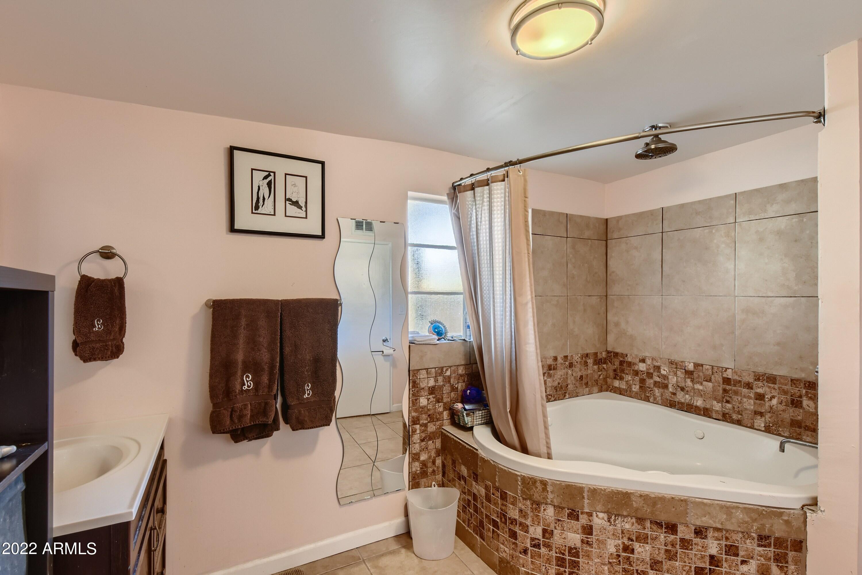 4102 East Granada Road Phoenix, AZ 85008 - Photo 16 of 28 24 Primary Bathroom