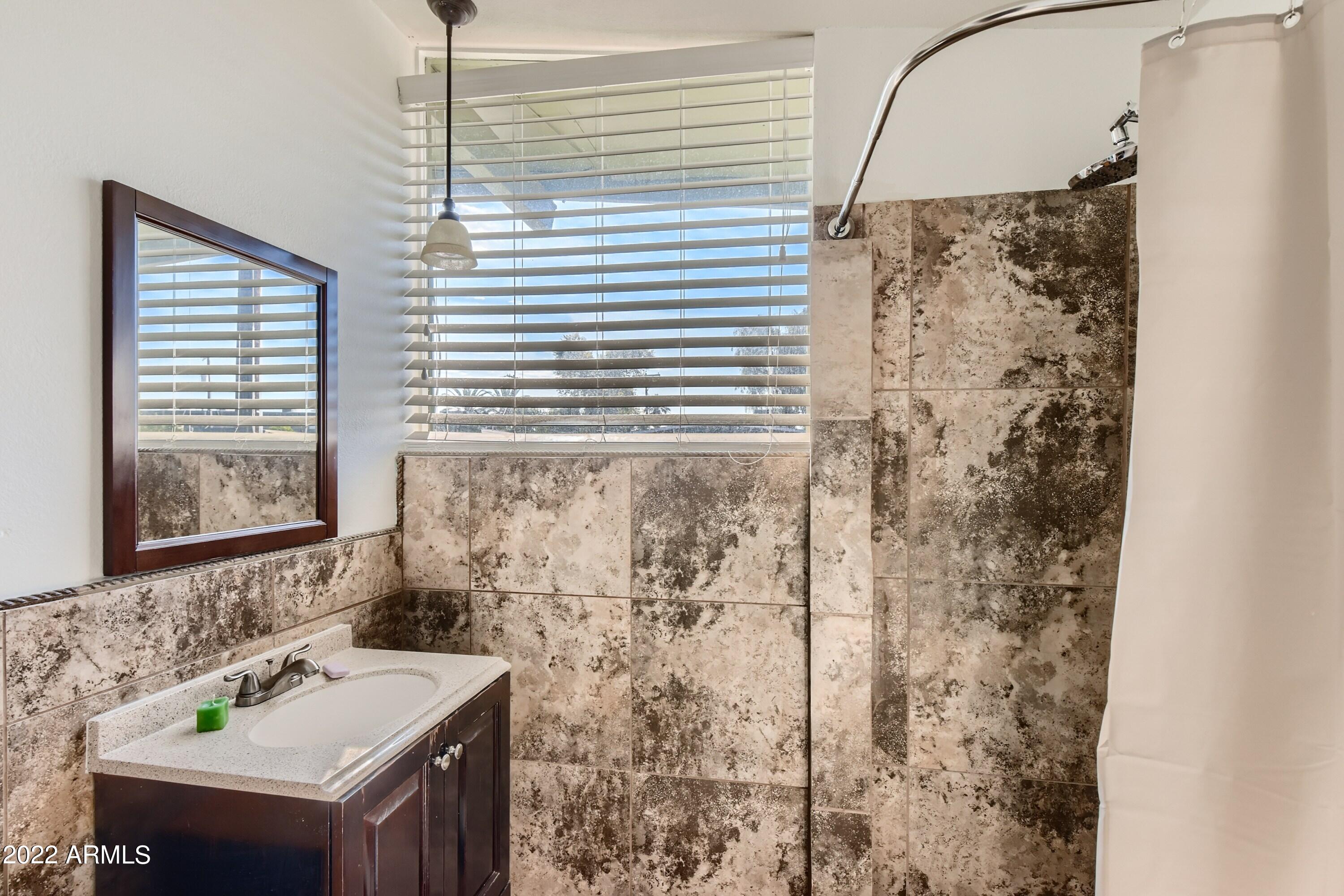 4102 East Granada Road Phoenix, AZ 85008 - Photo 20 of 28 31 Bathroom