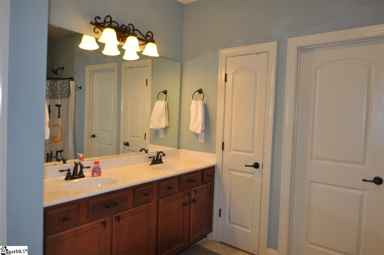 205 Quercus Run Fountain Inn, SC 29644 - Photo 13 of 33