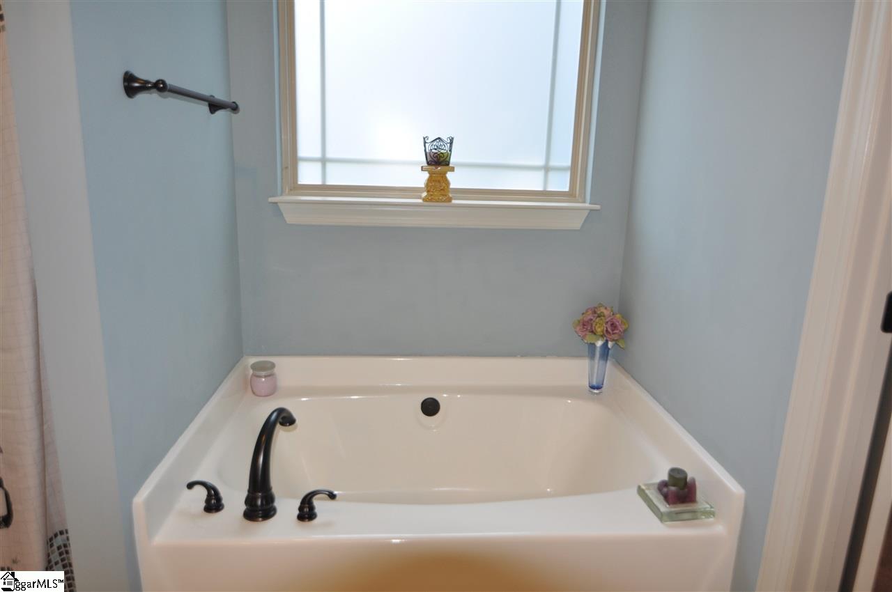 205 Quercus Run Fountain Inn, SC 29644 - Photo 14 of 33
