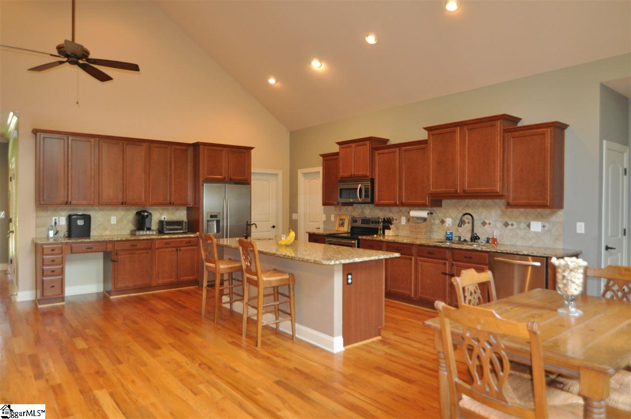 205 Quercus Run Fountain Inn, SC 29644 - Photo 10 of 33