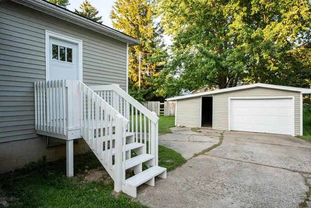 $389,000 | 1153 North 11th Avenue, West Bend, WI 53090