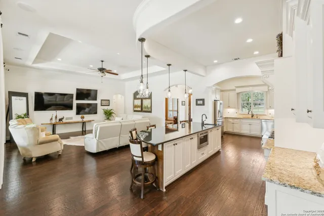 $1,300,000 | 1994 Farm To Market Road 3006, Pleasanton, TX 78064