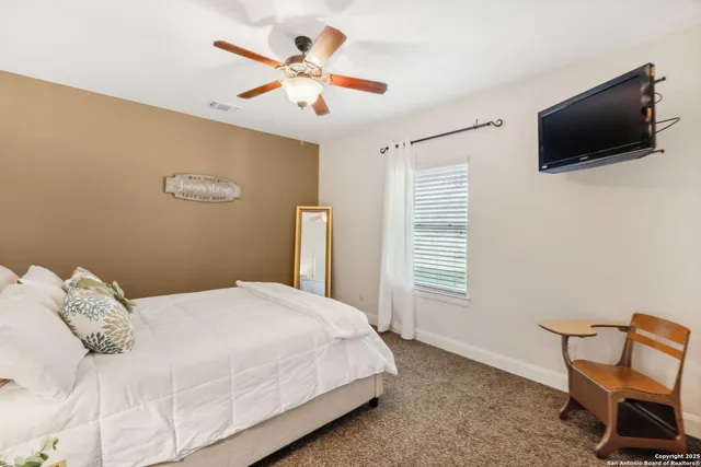 $1,300,000 | 1994 Farm To Market Road 3006, Pleasanton, TX 78064