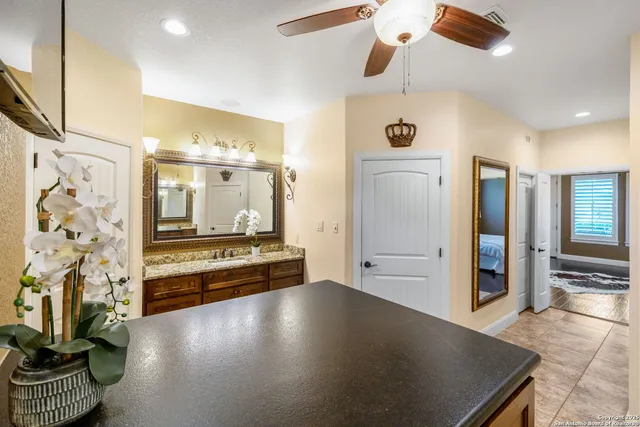 $1,300,000 | 1994 Farm To Market Road 3006, Pleasanton, TX 78064