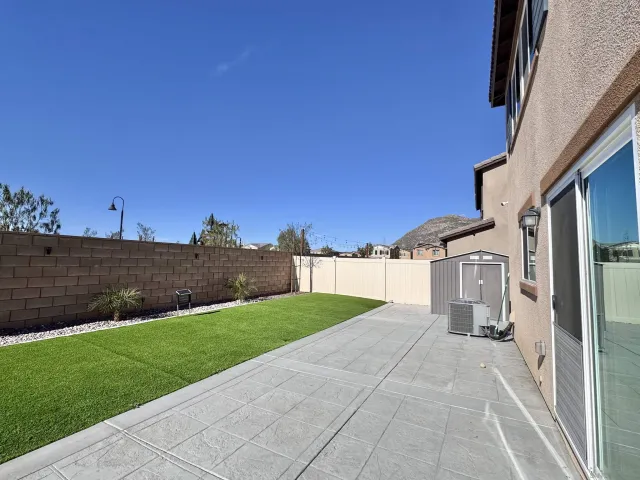 a view of livingroom with furniture
