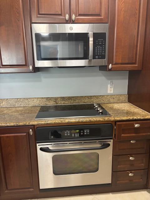 2401 Renaissance Way Boynton Beach, FL 33426 - Photo 9 of 21 a stove top oven sitting inside of a kitchen