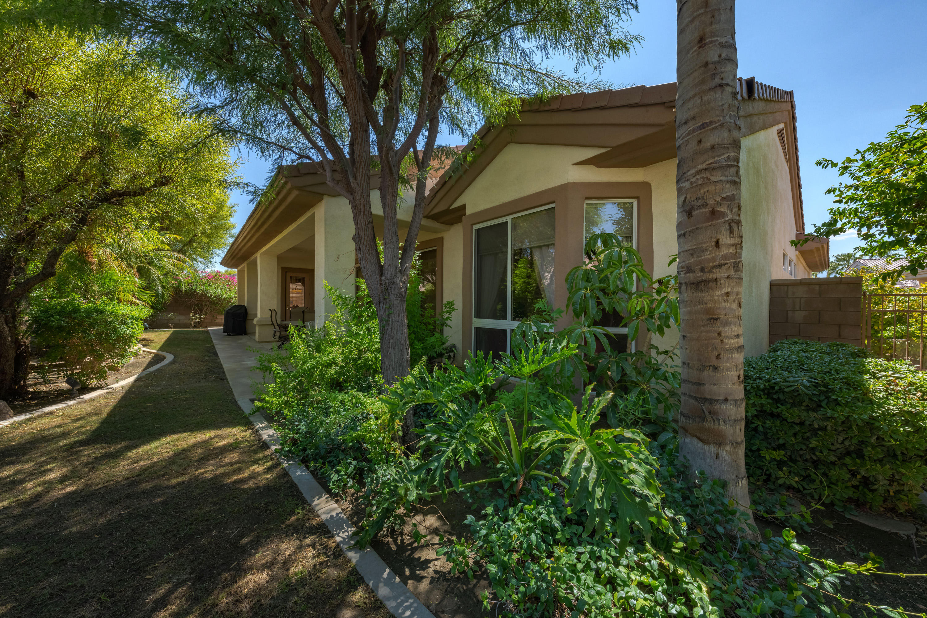 37384 Wyndham Road Palm Desert, CA 92211 - Photo 5 of 30 a front view of a house with garden