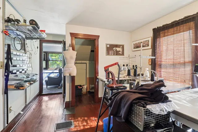a view of a livingroom with furniture and
