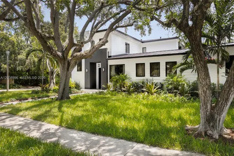 $4,150,000 | 3303 Halissee Street, Coconut Grove, FL 33133