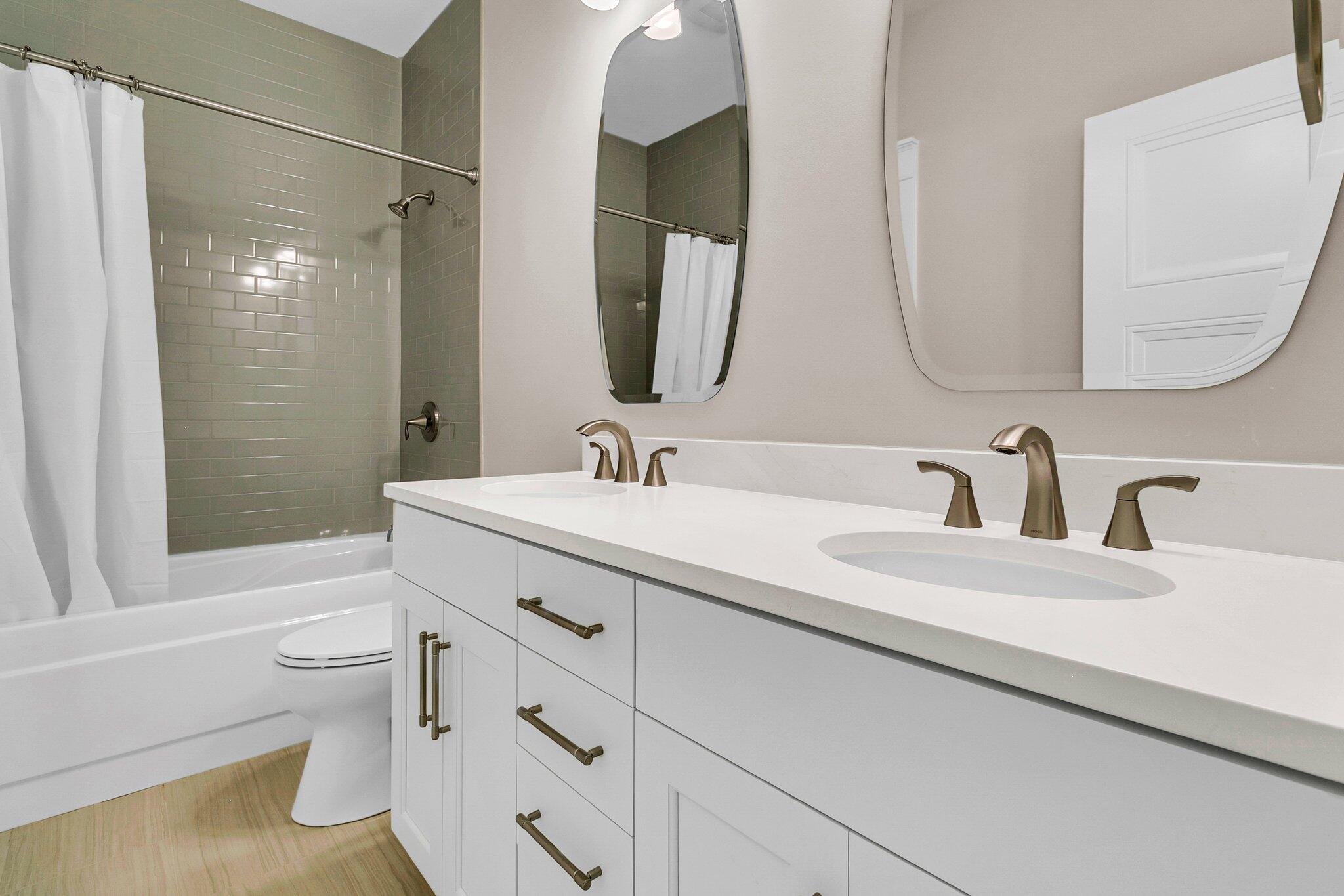 1341 Topsail Court Mount Pleasant, SC 29464 - Photo 53 of 105 Corner BR ensuite bath