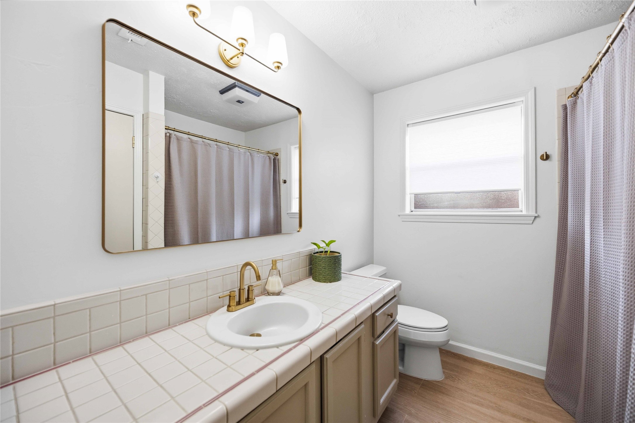 16202 Mill Point Drive Houston, TX 77059 - Photo 22 of 34