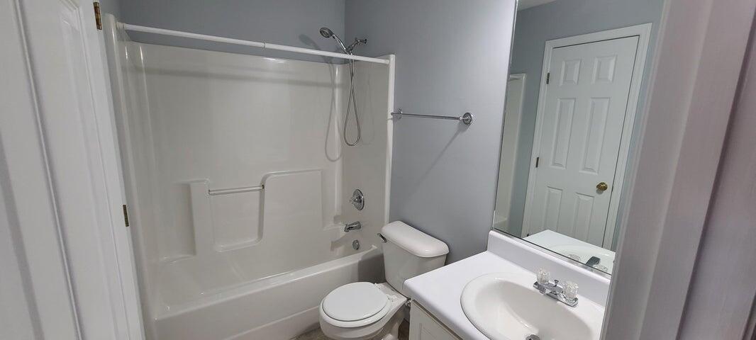 5018 Wheeler Lake Road Augusta, GA 30909 - Photo 9 of 10 wl hall bath