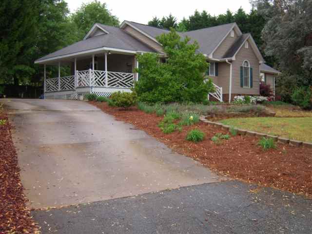 120 Rochester Court Easley, SC 29640 - Photo 3 of 24