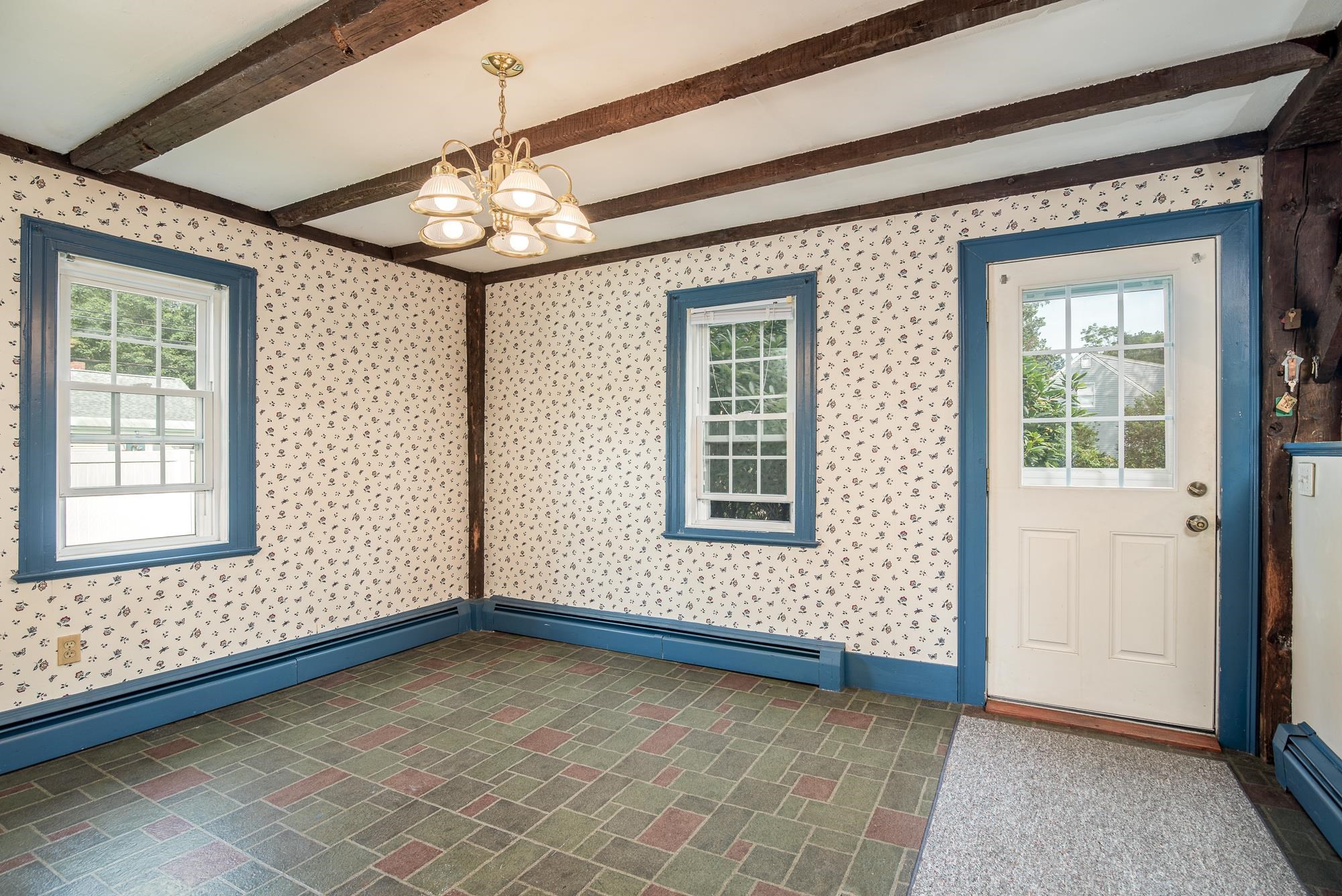 284 Dover Point Road Dover, NH 03820 - Photo 3 of 40