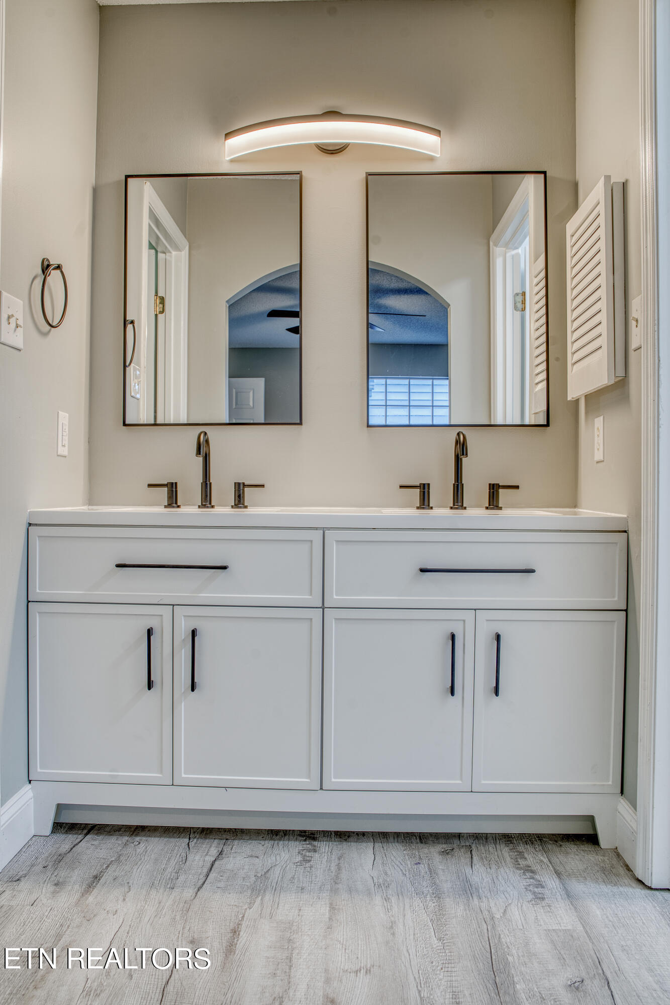 3527 Laurel View Road Knoxville, TN 37917 - Photo 16 of 23 Master Vanity