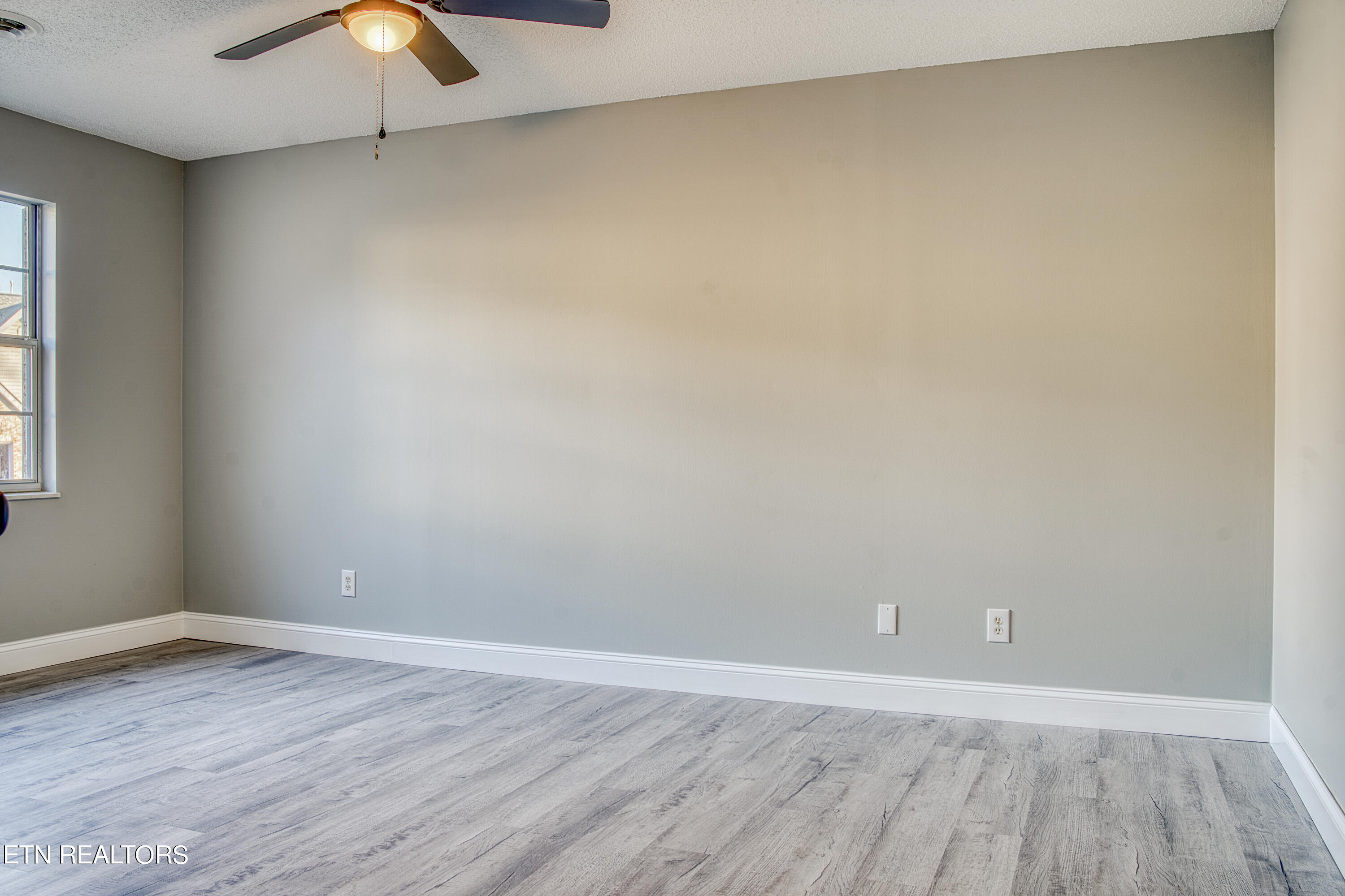 3527 Laurel View Road Knoxville, TN 37917 - Photo 3 of 23 Front Bedroom 1