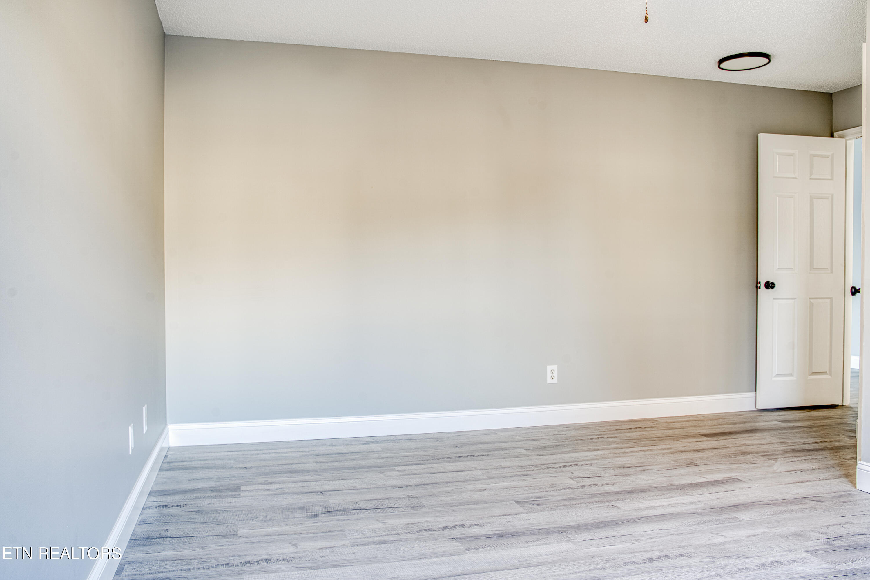 3527 Laurel View Road Knoxville, TN 37917 - Photo 4 of 23 Front Bedroom