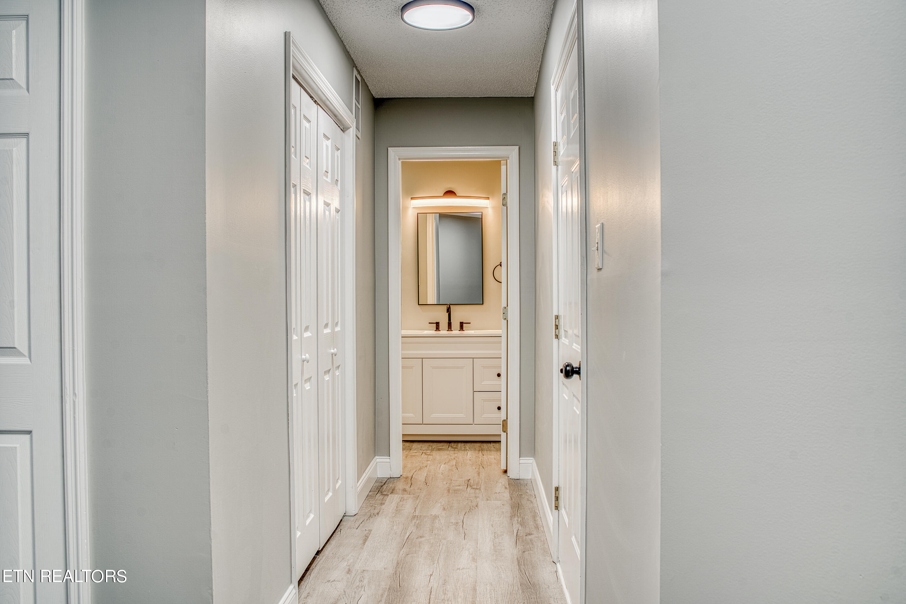 3527 Laurel View Road Knoxville, TN 37917 - Photo 5 of 23 Hallway