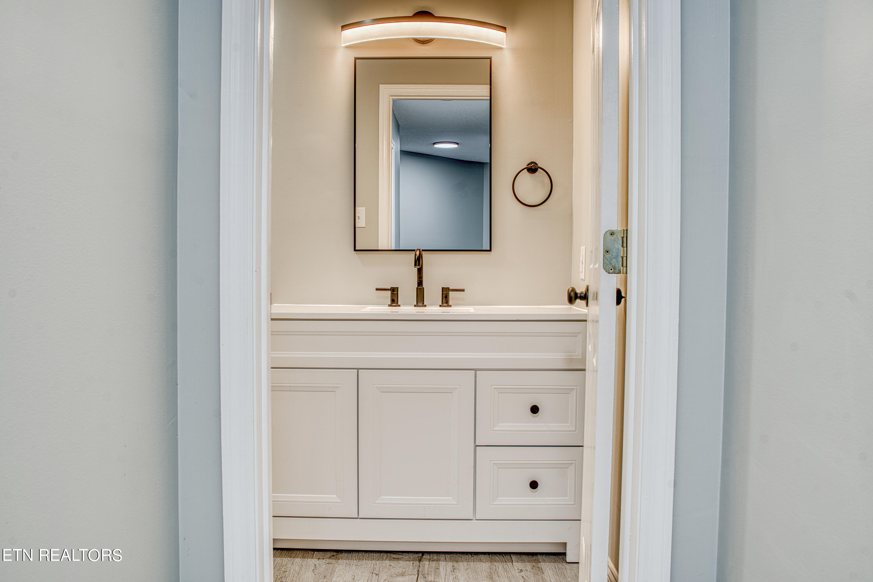 3527 Laurel View Road Knoxville, TN 37917 - Photo 6 of 23 Guest Vanity