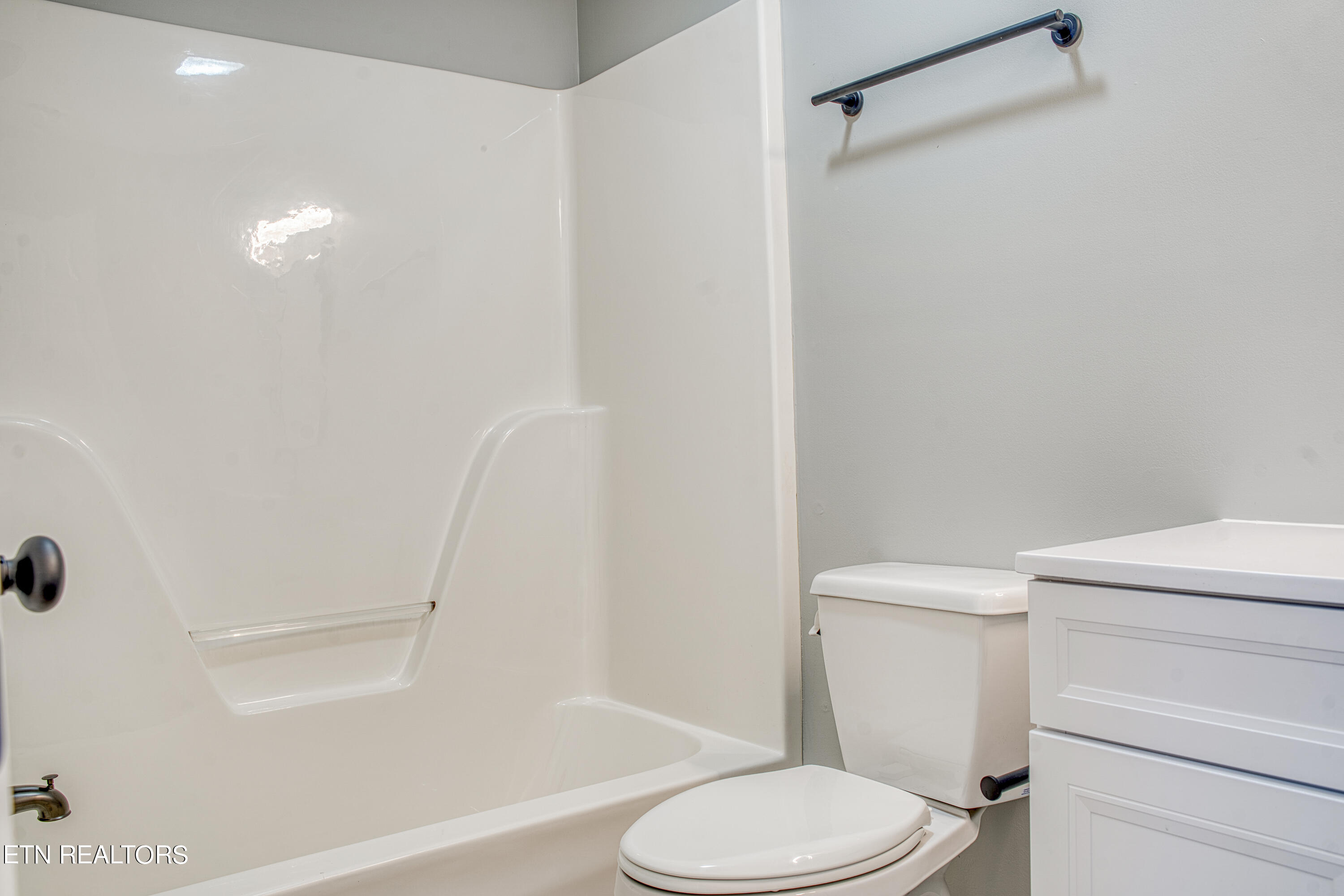 3527 Laurel View Road Knoxville, TN 37917 - Photo 7 of 23 Guest Bath