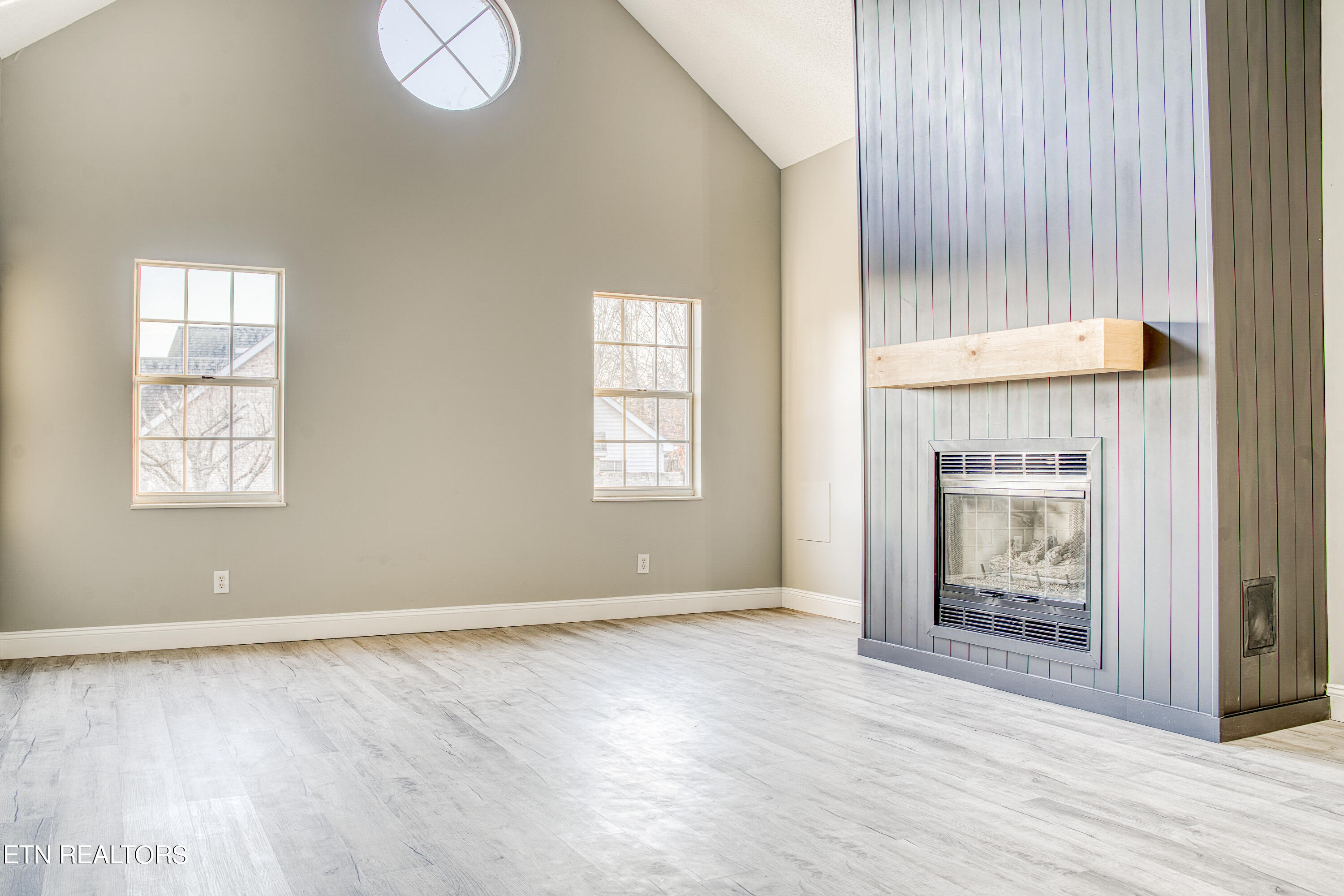 3527 Laurel View Road Knoxville, TN 37917 - Photo 9 of 23 Livingroom 1