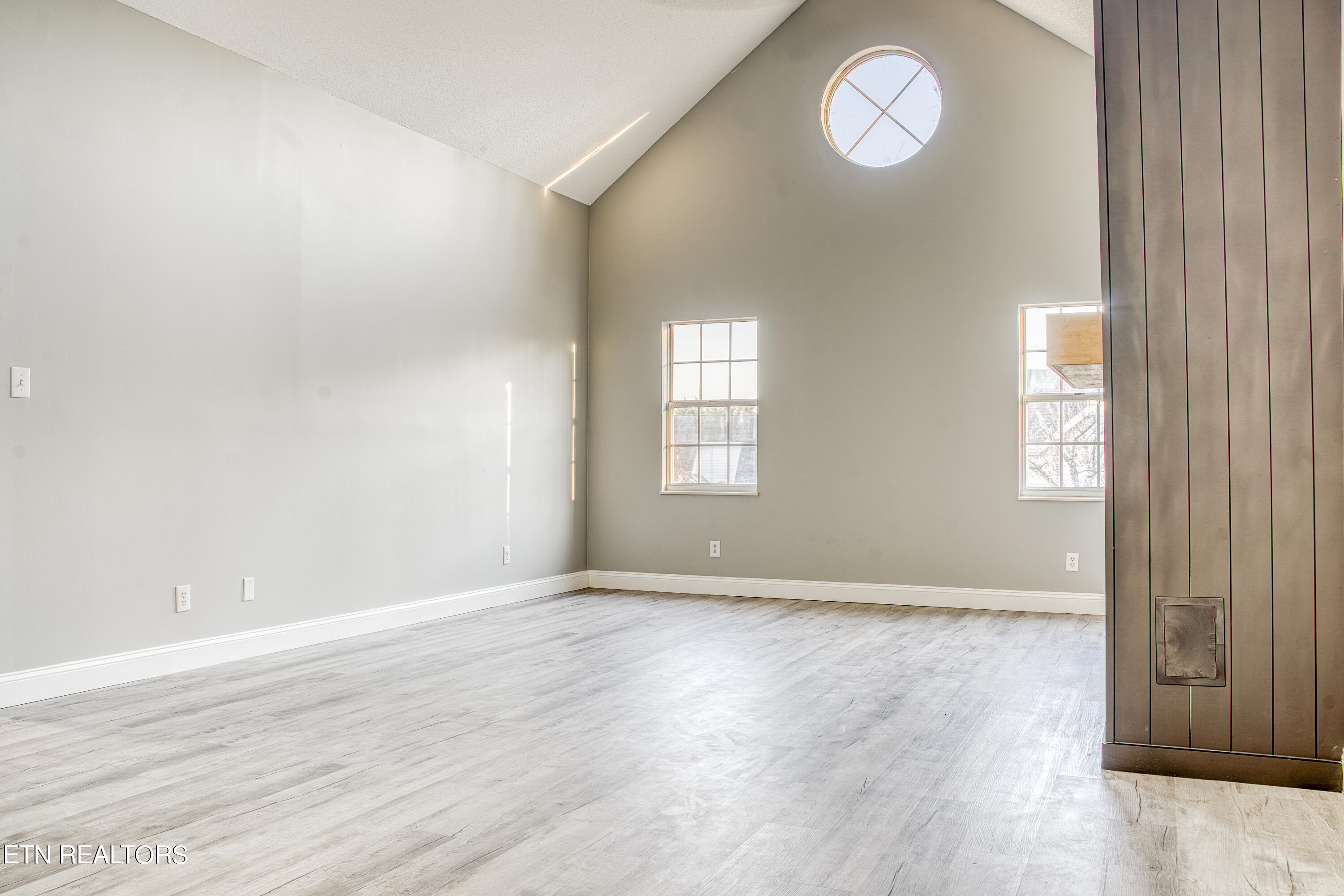 3527 Laurel View Road Knoxville, TN 37917 - Photo 10 of 23 Livingroom 2