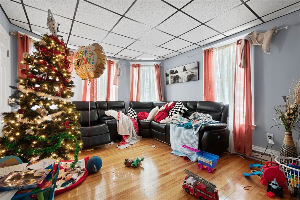 15 King Philip Road Worcester, MA 01606 - Photo 32 of 42 a living room with furniture garage and a large window