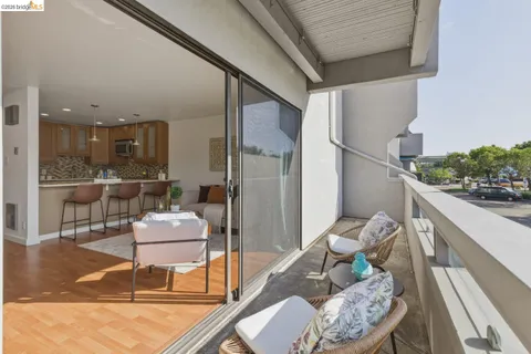 $330,000 | 5 Embarcadero West, Unit 126, Oakland, CA 94607