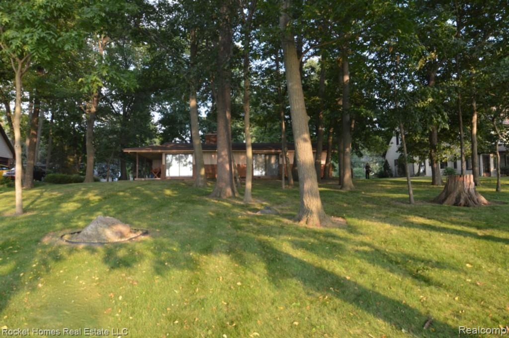 18440 Meridian Road Grosse Ile, MI 48138 - Photo 34 of 41 DSC_0111.jpg