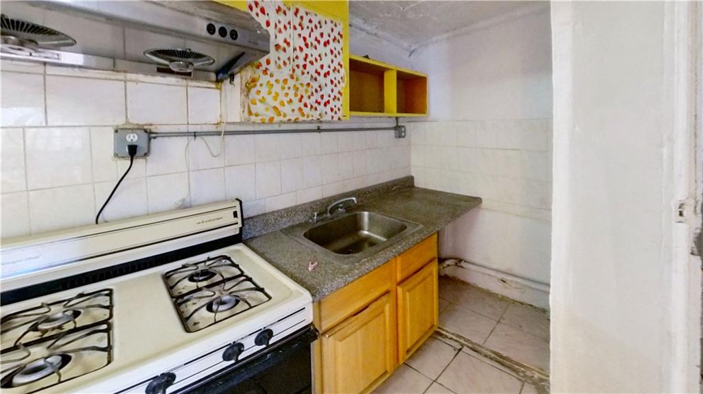 2552 East 19th Street Brooklyn, NY 11235 - Photo 30 of 34 a utility room with dryer and washer