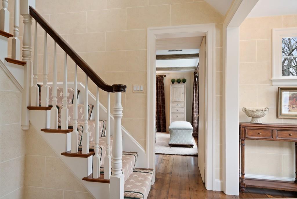 124 Farm Street Dover, MA 02030 - Photo 5 of 29