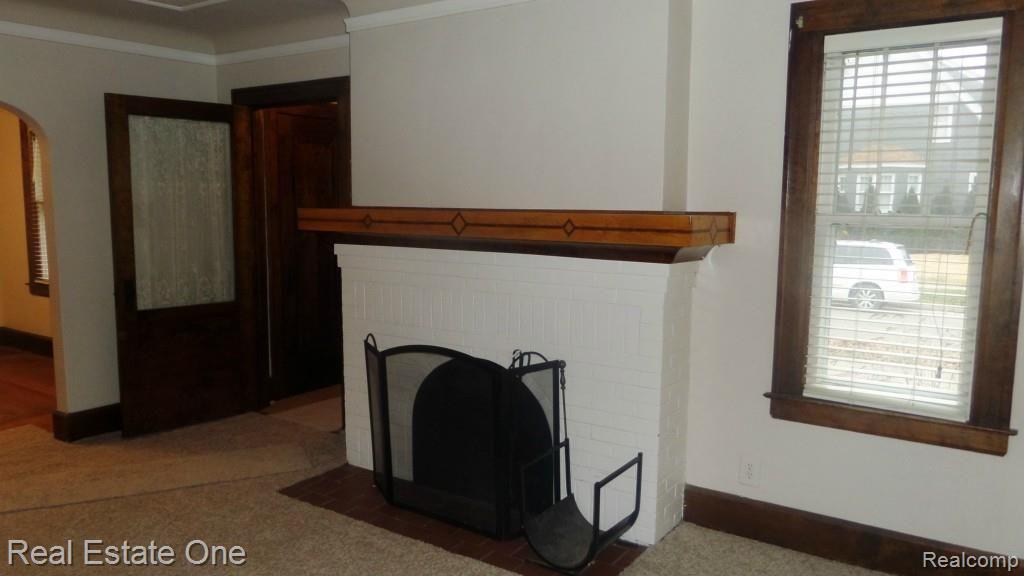 136 Chippewa Road Pontiac, MI 48341 - Photo 6 of 34 SAM_0477.jpg