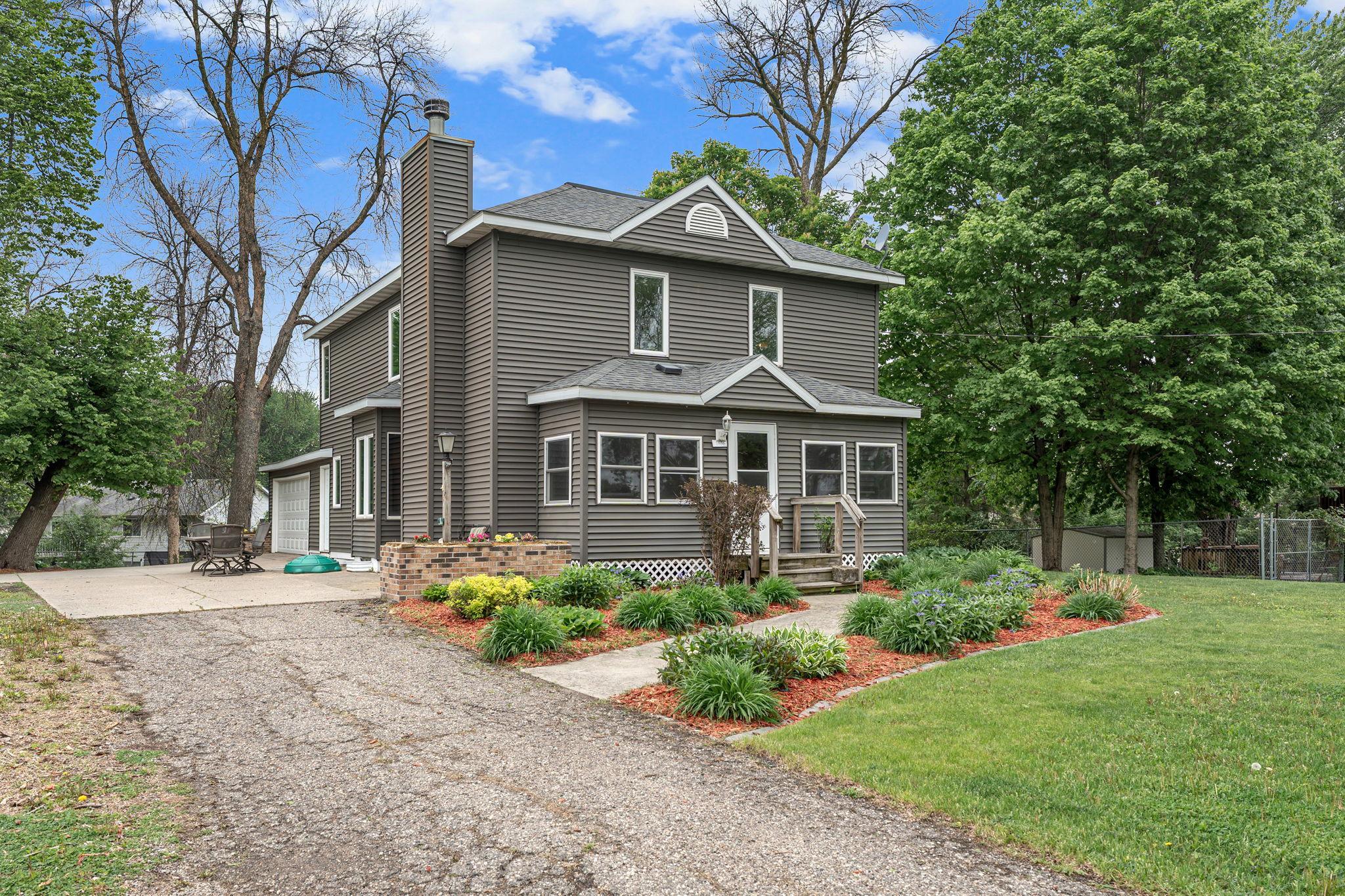 1636 St Paul Road Owatonna, MN 55060 - Photo 2 of 40