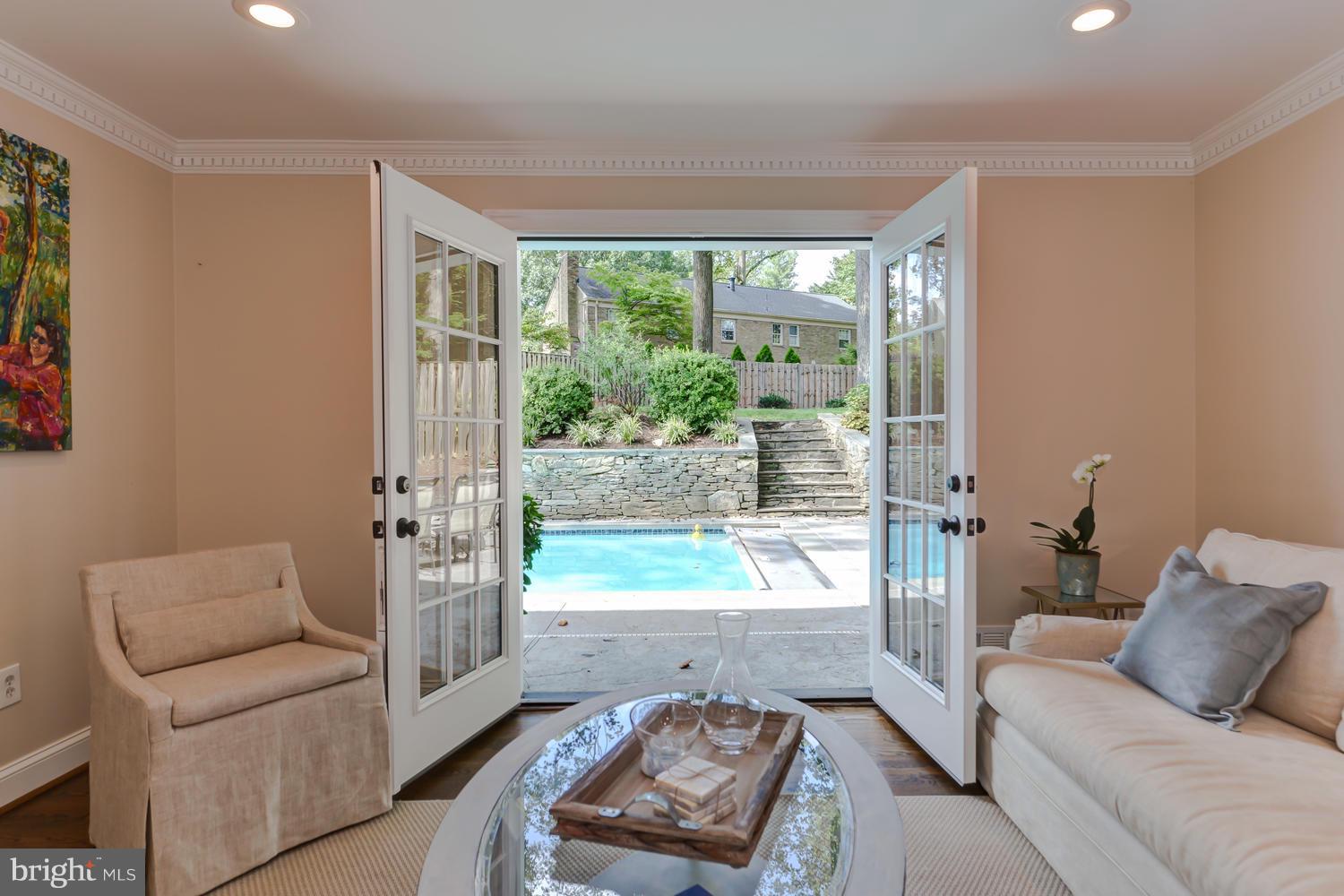 French door access to patio