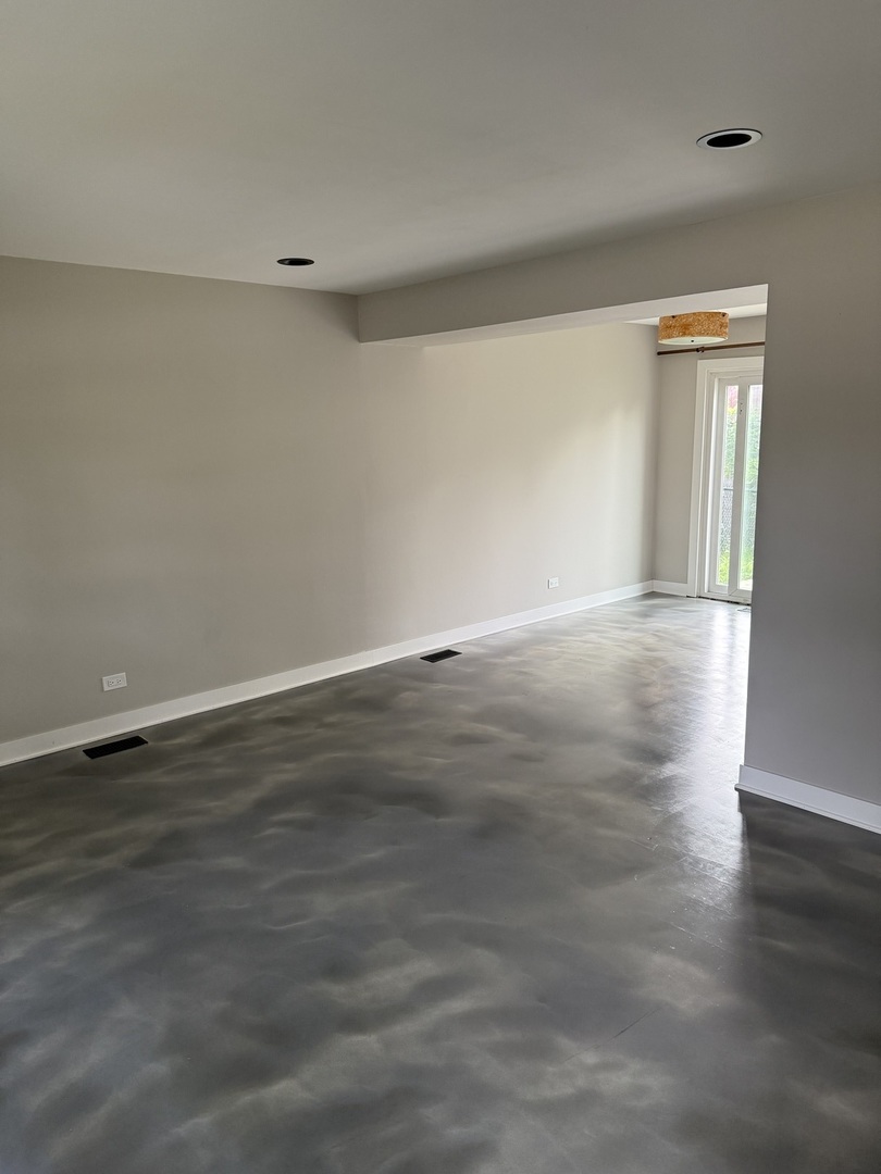 4539 Huntington Boulevard Hoffman Estates, IL 60192 - Photo 2 of 16 wooden floor in an empty room