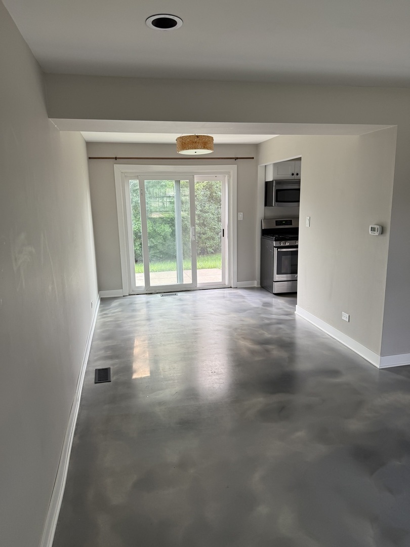 4539 Huntington Boulevard Hoffman Estates, IL 60192 - Photo 4 of 16 a view of an empty room with a window