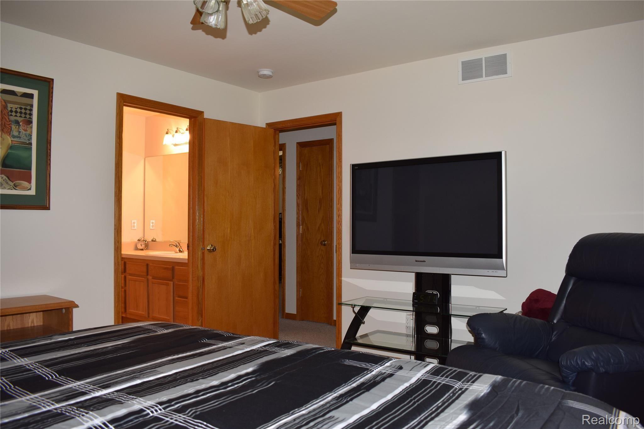 5068 Hogback Road Fowlerville, MI 48836 - Photo 17 of 35 DSC_0991.JPG