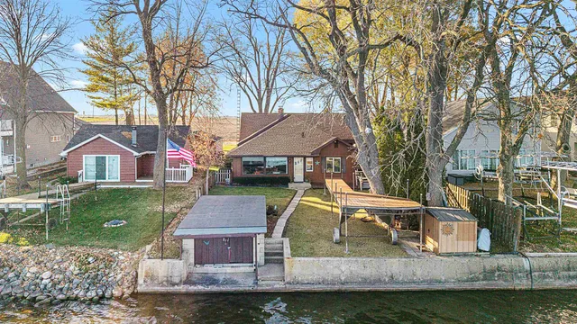 $715,000 | N10570 Howard Drive, Fox Lake, WI 53933