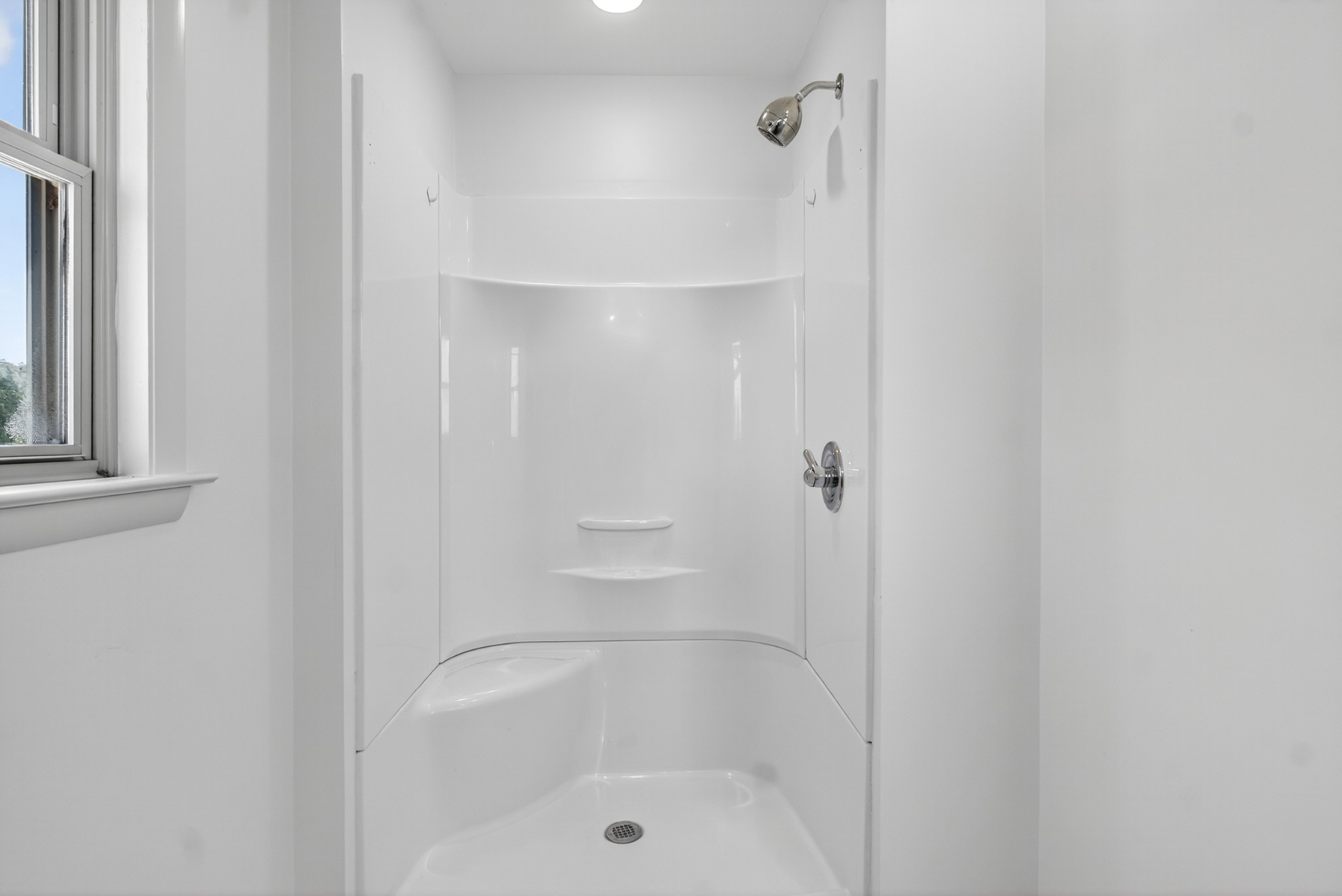 780 Champ Road Flintville, TN 37335 - Photo 32 of 45 a bathroom with a bathtub