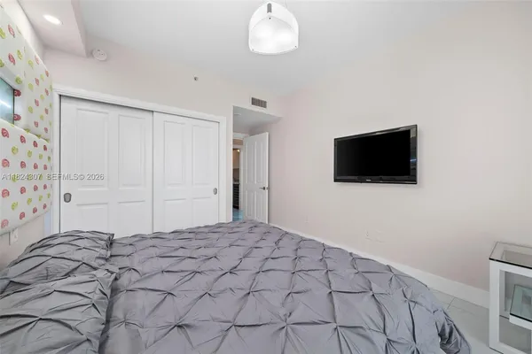 $17,000 | 17875 Collins Avenue, Unit 4102, Sunny Isles Beach, FL 33160